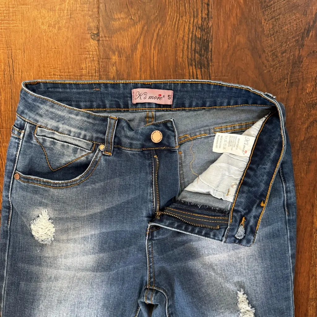 K’S MORE distressed blue denim jeans, juniors size 5 - Image 4