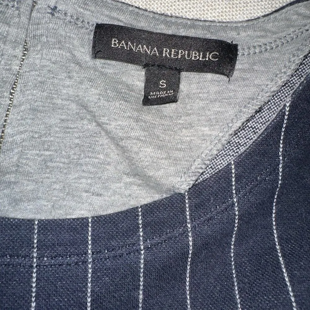 Banana Republic Blue and White Short Sleeve Flare Bottom  Size Small - Image 2