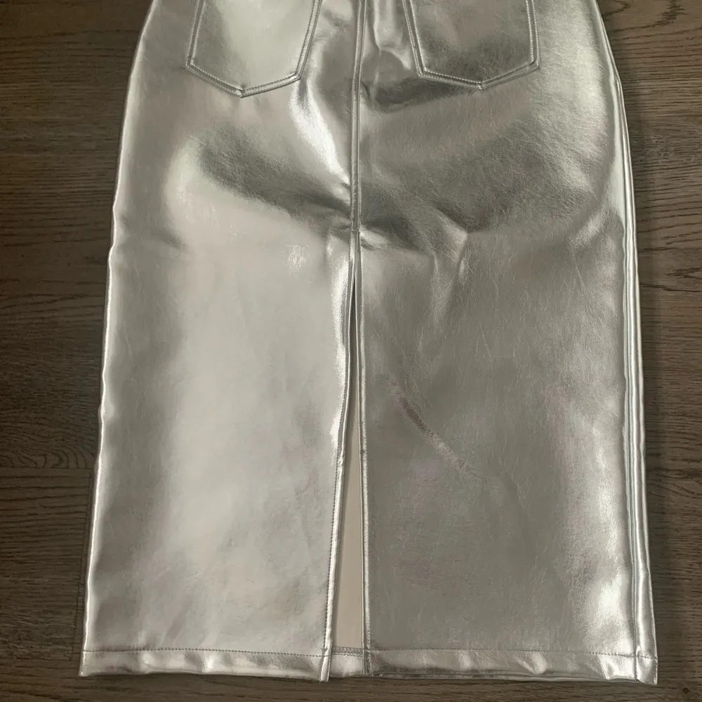 Avec Les Filles High Waist Faux Leather Midi Skirt - Size M‎ - Silver - NWT - Image 6