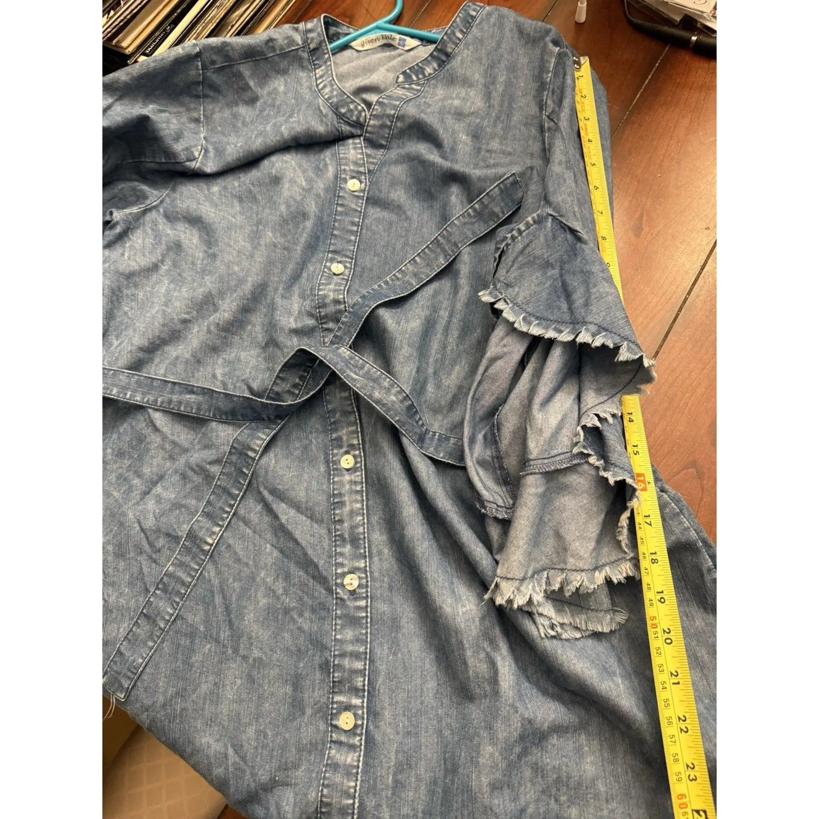 Given Kale‎ Dress Women's L Lightweight Blue Chambray Button Up Shirt Raw Hem Size L - Image 8