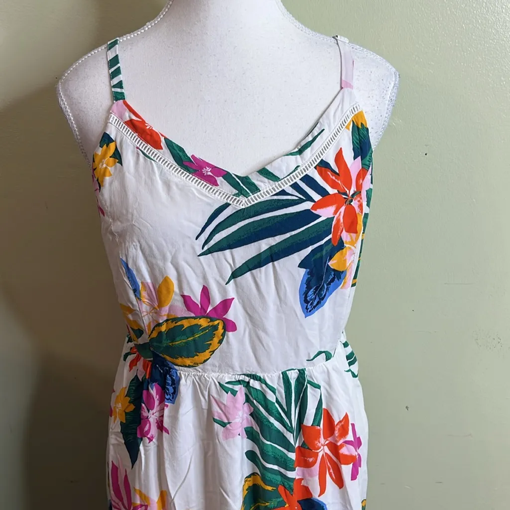 Old Navy Sleeveless Empire Smocked Cami White Floral Midi Dress, size large - Image 4