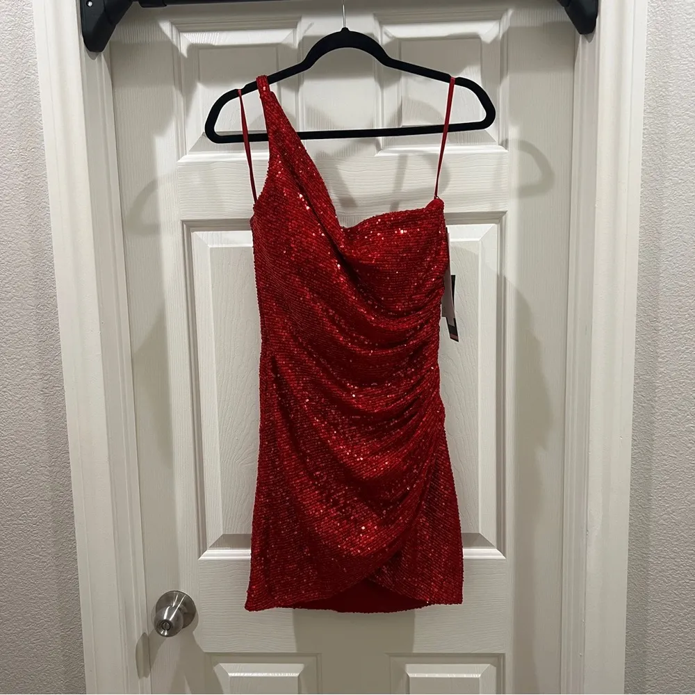 NWT Short One-Shoulder Sequin Homecoming Party Dress
LF-21-29631 SIZE 8 - Image 4