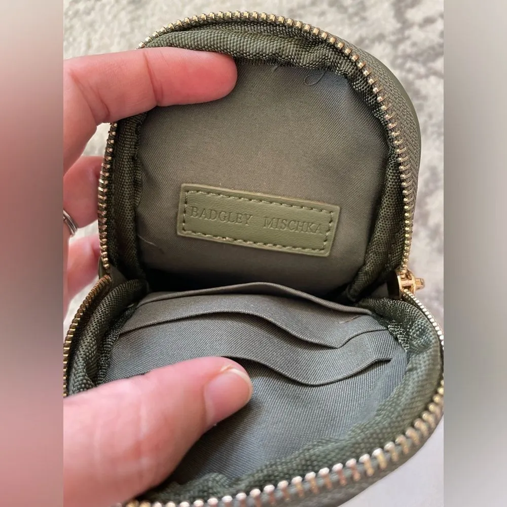 Badgley Mischka Diamond Quilted Oval Crossbody Phone Case in stone NWT MSRP $59 - Image 6