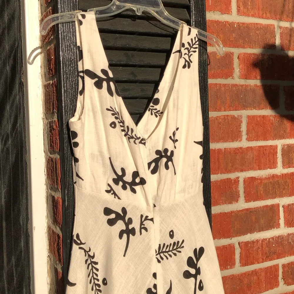 Linen Blend Black White Leaf Print Maxi Dress - Image 10