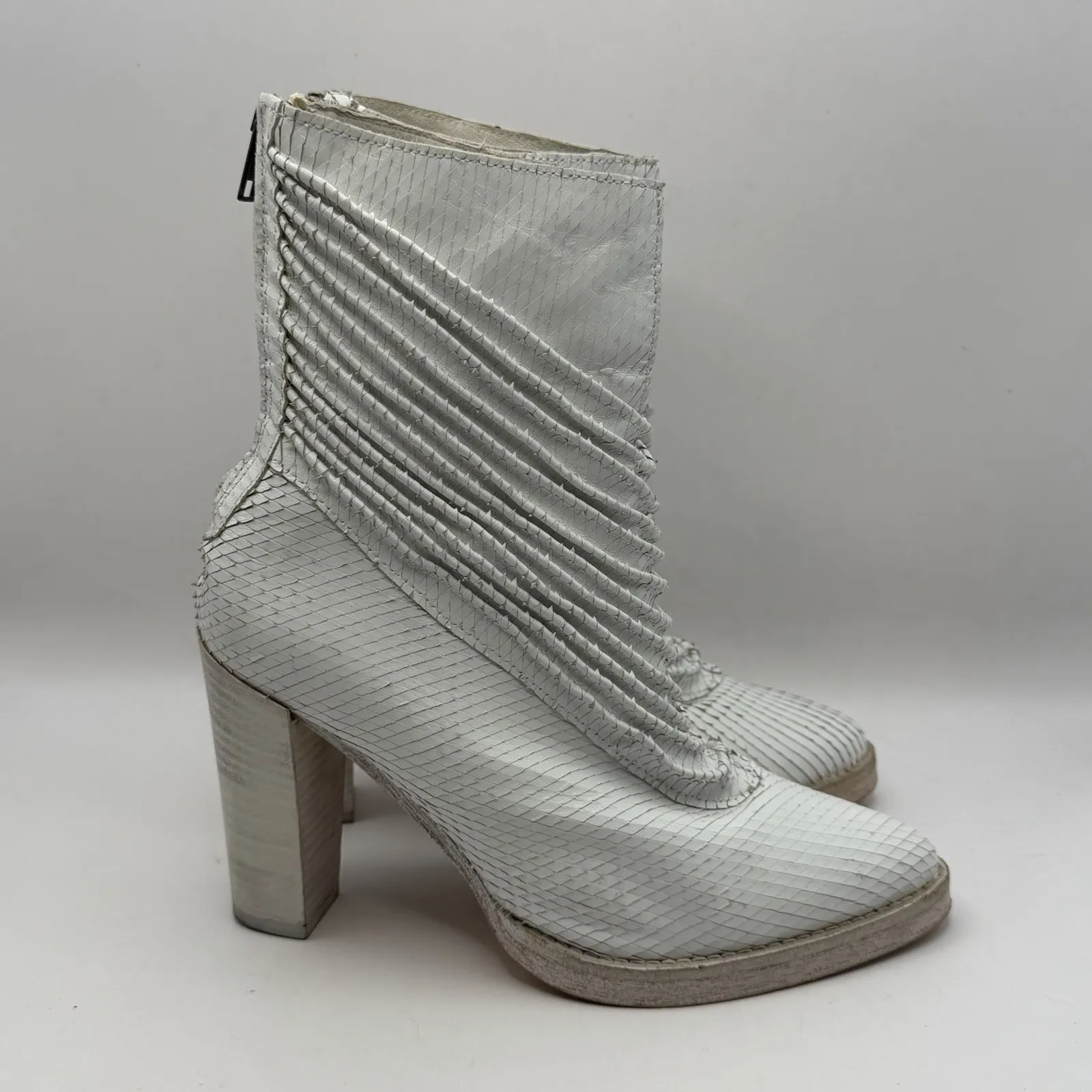 Free People Woman's Sz 7.5 White "Barleda"  Snake Skin Leather Ankle Boots EU 38 - Image 3