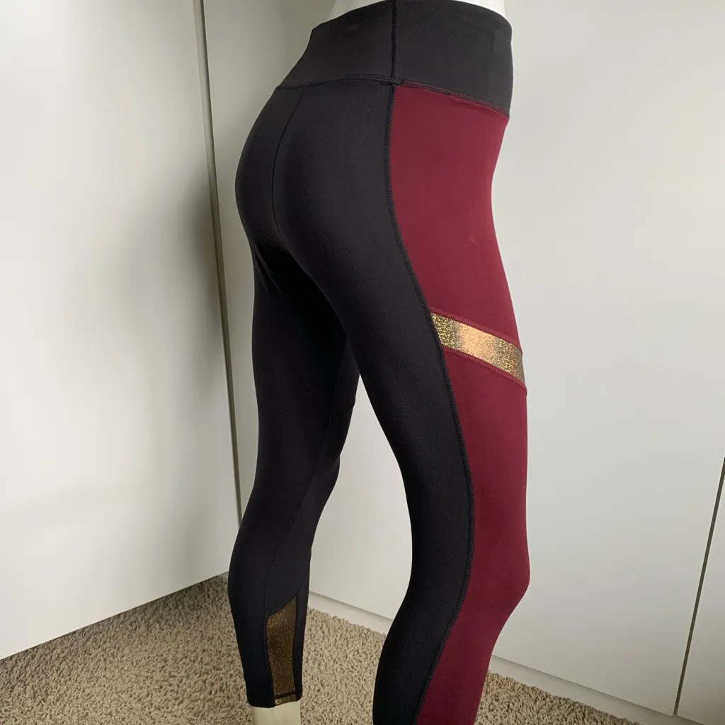 3/4 leggings pull on women’s large black/burgundy - Image 2