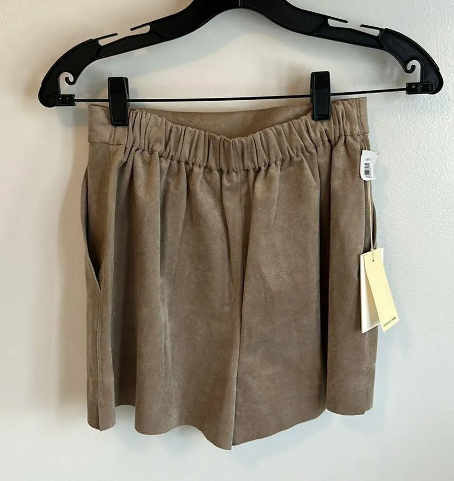 Aritzia Wilfred Bossier Tan Faux Suede Shorts - Image 4