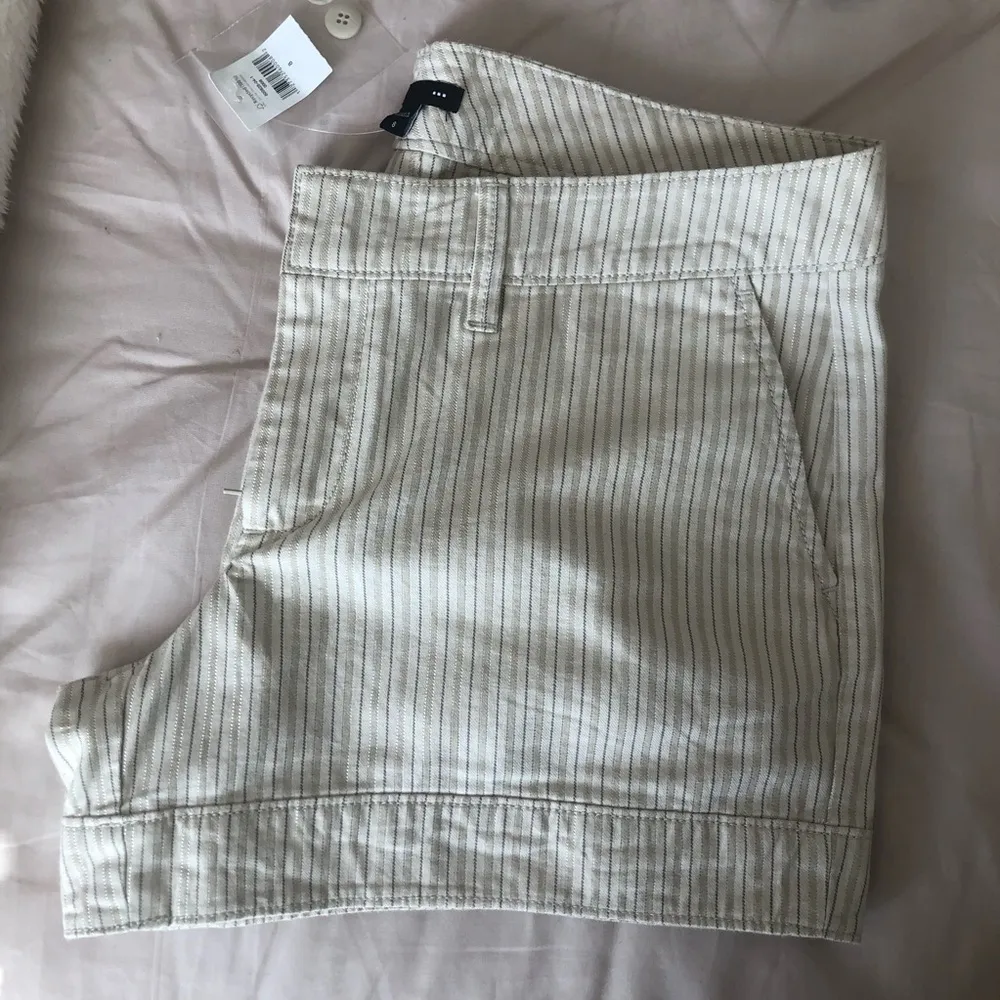 NWT Gap Factory Striped Shorts Silver Size 8 - Image 3