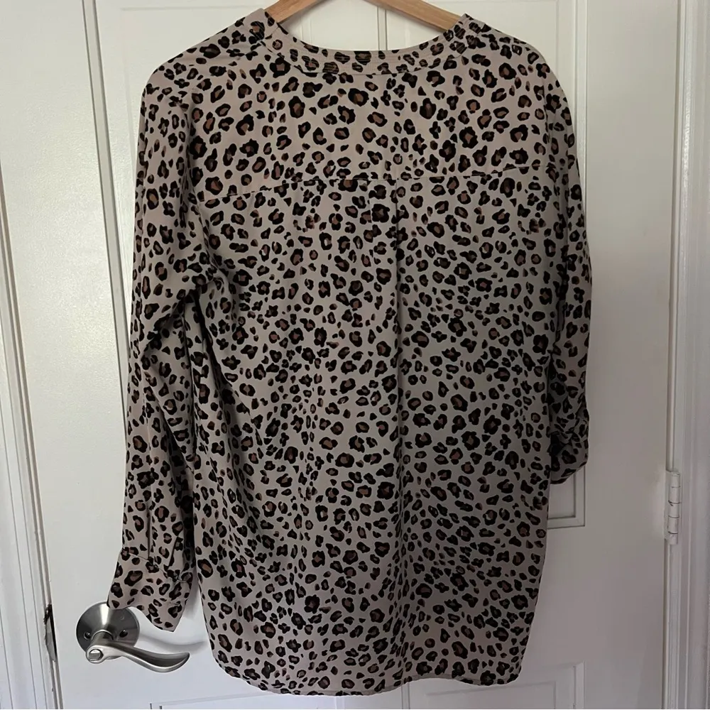 Lord & Taylor cheetah print popover long sleeve medium Tan - Image 4