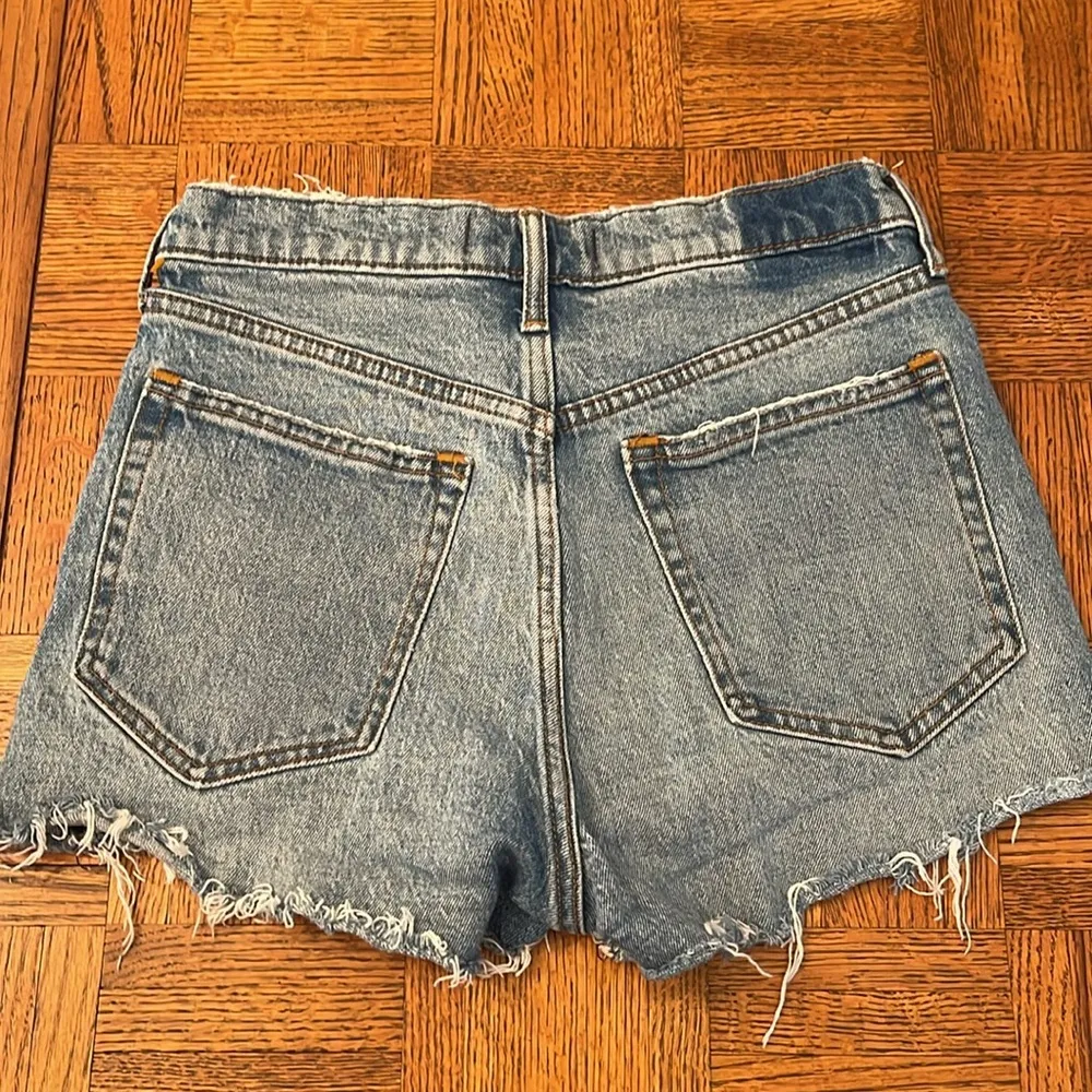 Abercrombie Fitch, the Mom short high-rise size 4 - Image 3
