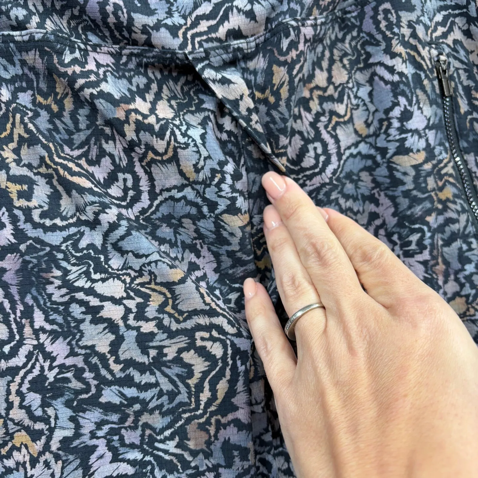 Athleta Women's Trekkie North‎ Jogger printed Athleisure Comfort Pants 12 - Image 8