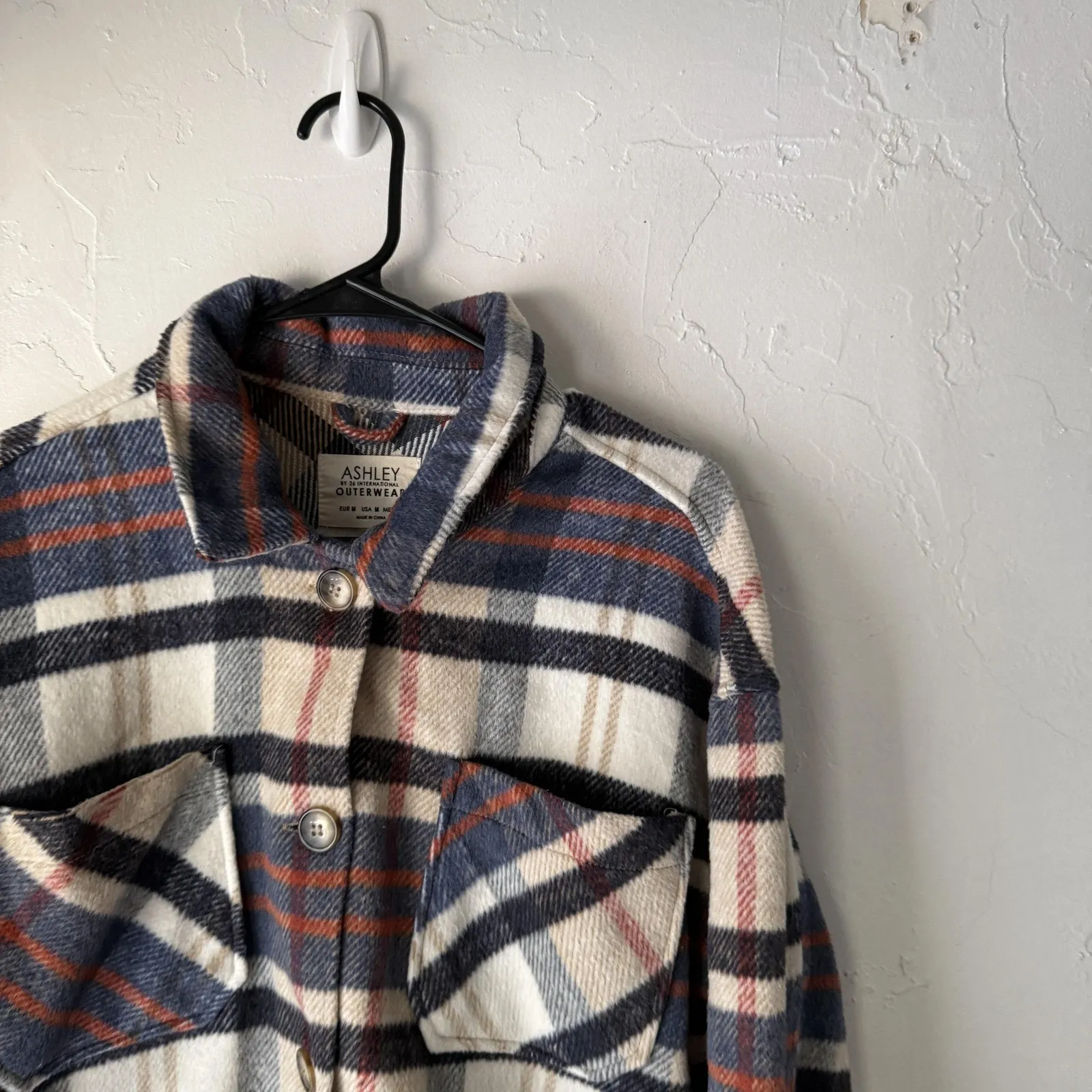 Ashley Outerwear Jacket Womens Medium Blue Red Plaid Button Up Cropped Shacket‎ - Image 2