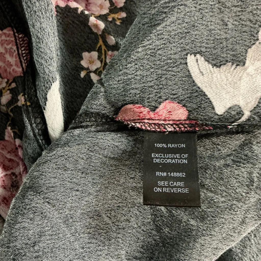 Torrid Black Kimono with Pink and White Floral Pattern - Image 5