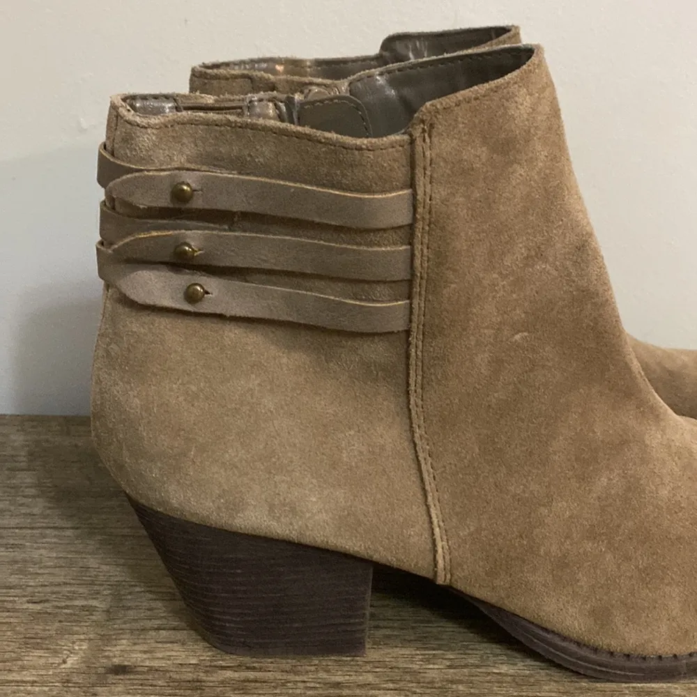 White mountain womens brown suede Taupe wedge ankle boots size 10 - Image 2