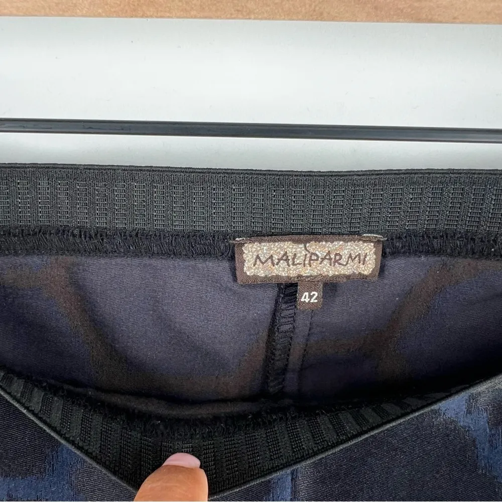 Maliparmi Hexagon Print Blue Black High‎ Rise Side Zip Crop Slim Leg Pant - Image 4