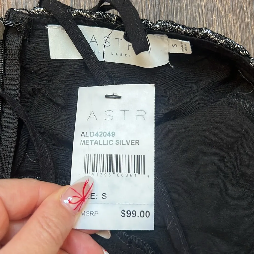 ASTR THE LABEL METALLIC DRESS - Image 5