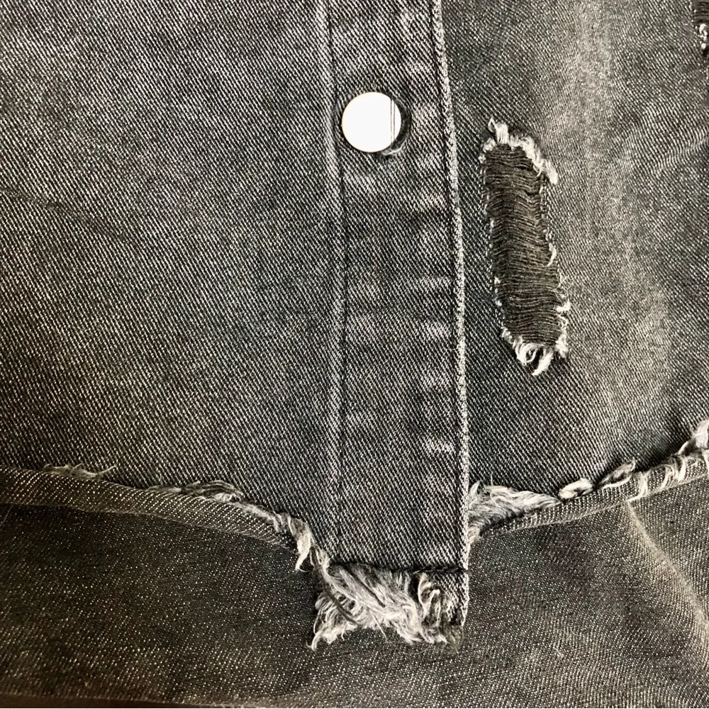 Distressed Denim Faded Black Jean Jacket Denim Button Front Raw Hem Oversized L Size L - Image 5