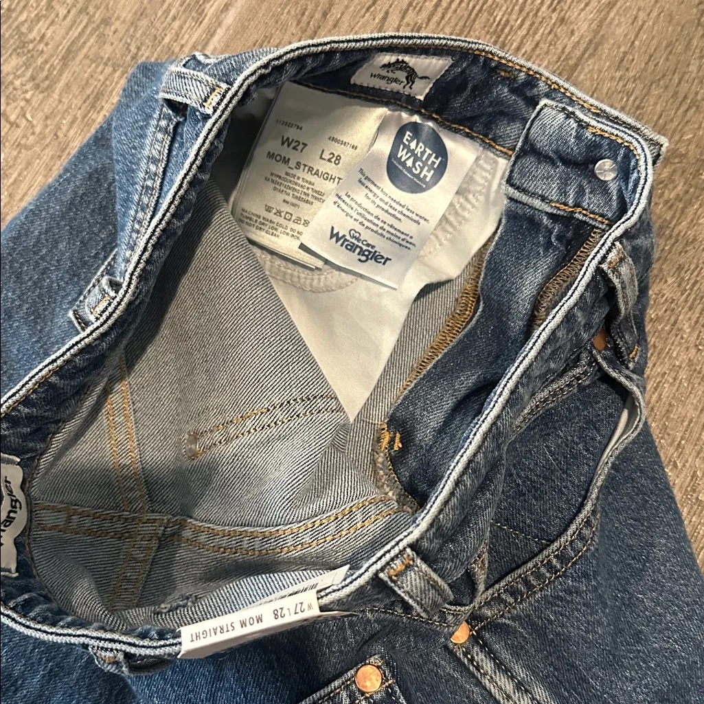 Wrangler Blue Straight Leg Women's Jeans new with tags Wrangler Mom Straight - Image 10