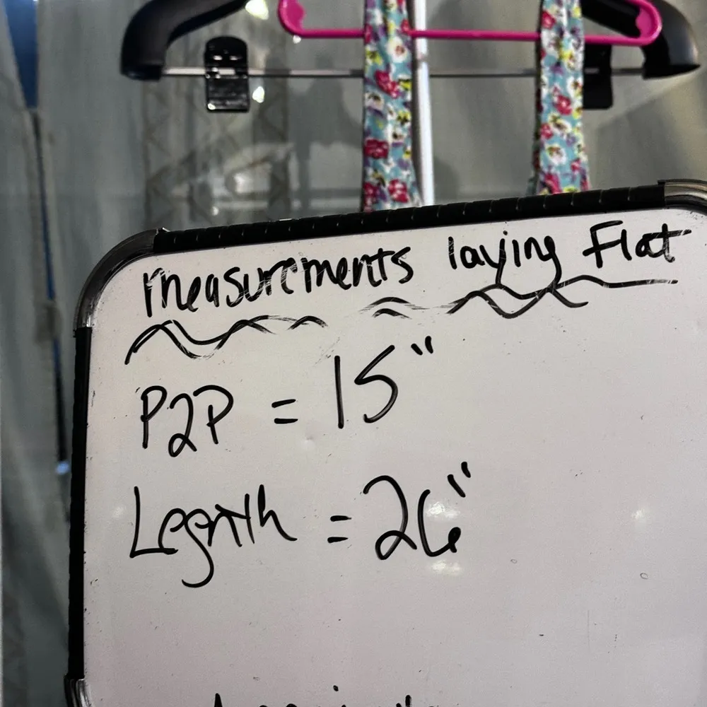 Billabong  Ditzy Floral romper Size Large - Image 5