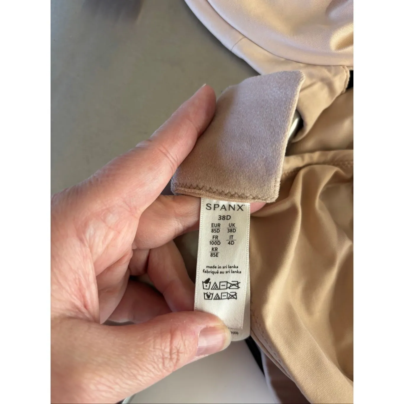 Spanx Low Profile Minimizer Bra size 38D - Image 2