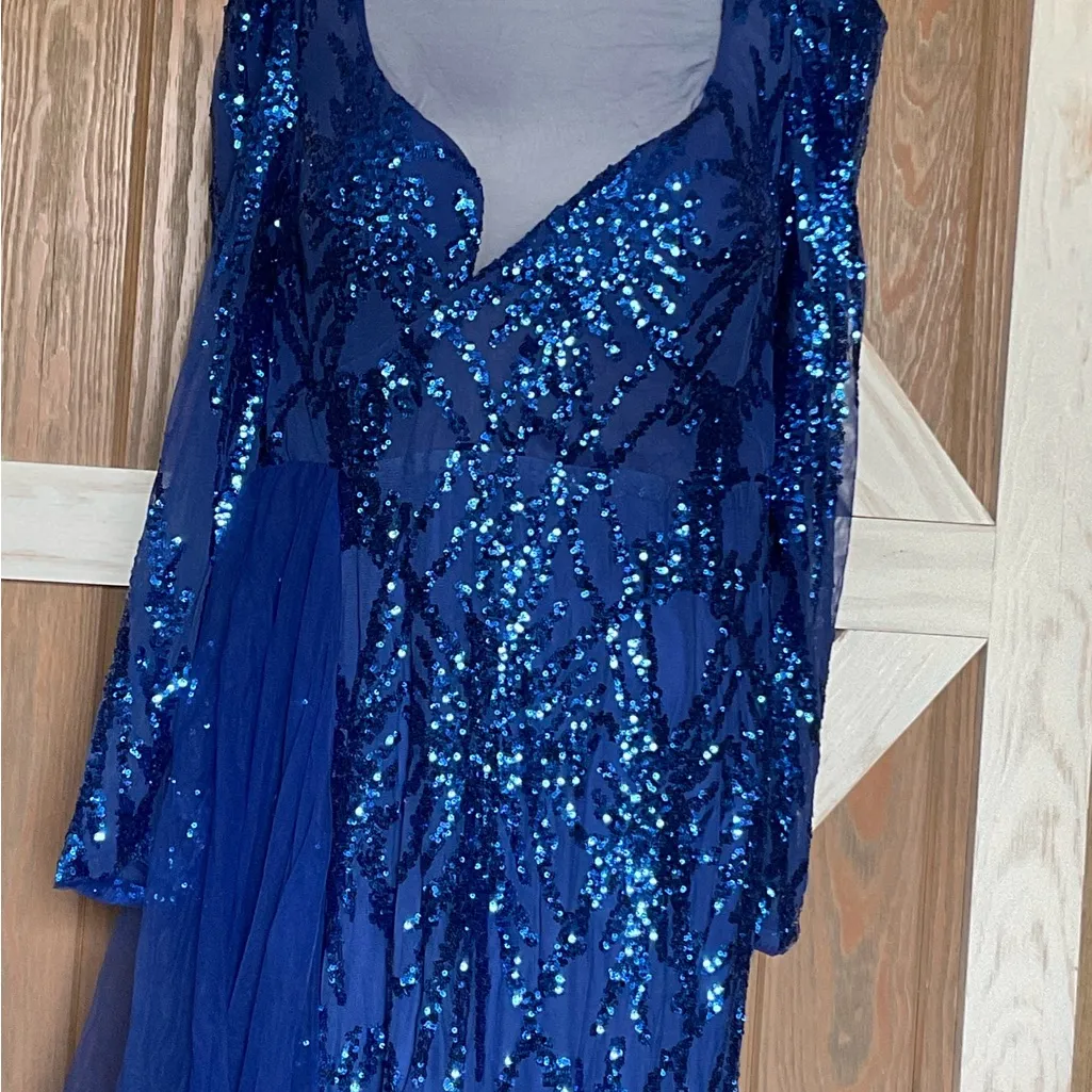 Faeriesty Elegant Blue Sequin Evening Gown with a Sheer Train. Size 3X - Image 5