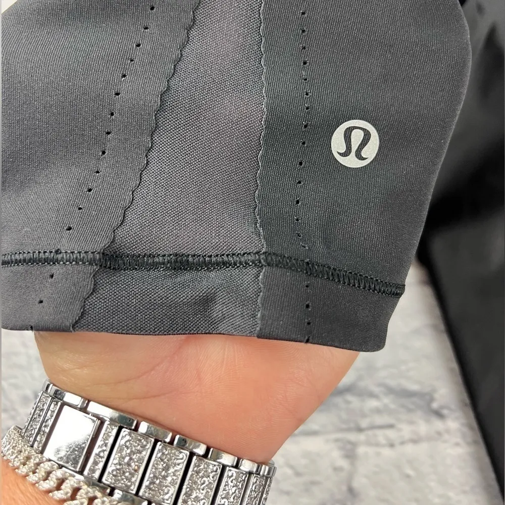 Lululemon Smooth Stride Crop Leggings Running Size 6 Black - Image 3