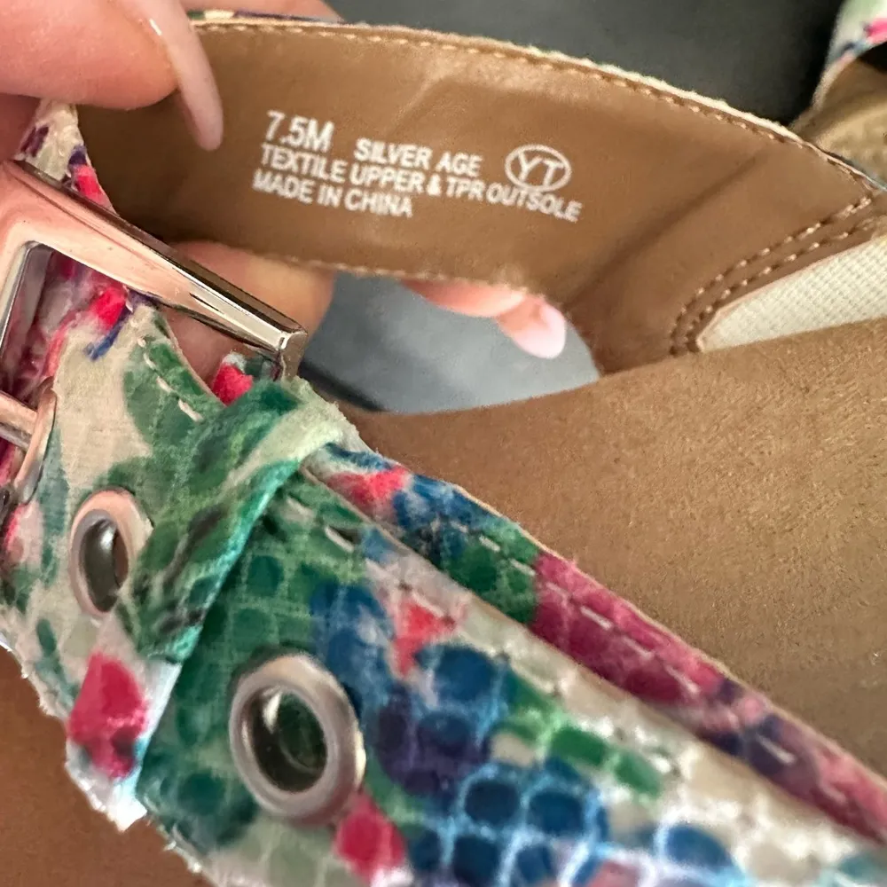 A2 AEROSOLES COLORFUL PINK STRAPPY WEDGE SANDAL SHOES 7.5 - Image 5