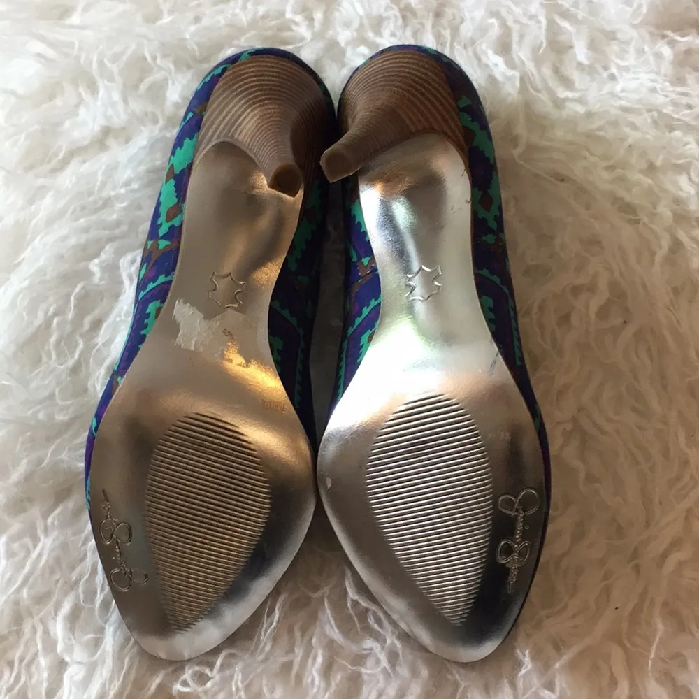 Jessica Simpson Women's Brenda Aztec Heels. - Image 4