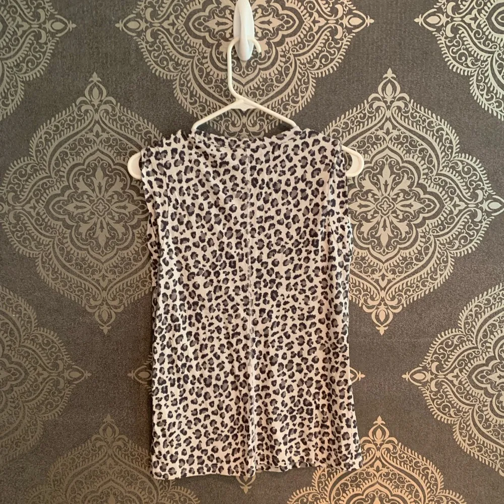 XS Malibu Tee by Banana Republic - Image 3