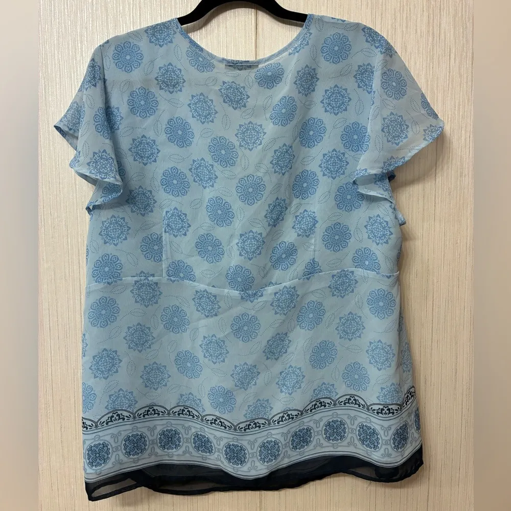 Trendy Lane Bryant Plus Size 2X Blue Boho Floral Print Empire Waist V-Neck Top - Image 2