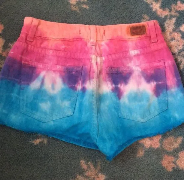 BDG Blue Tie Dye Shorts - Image 4