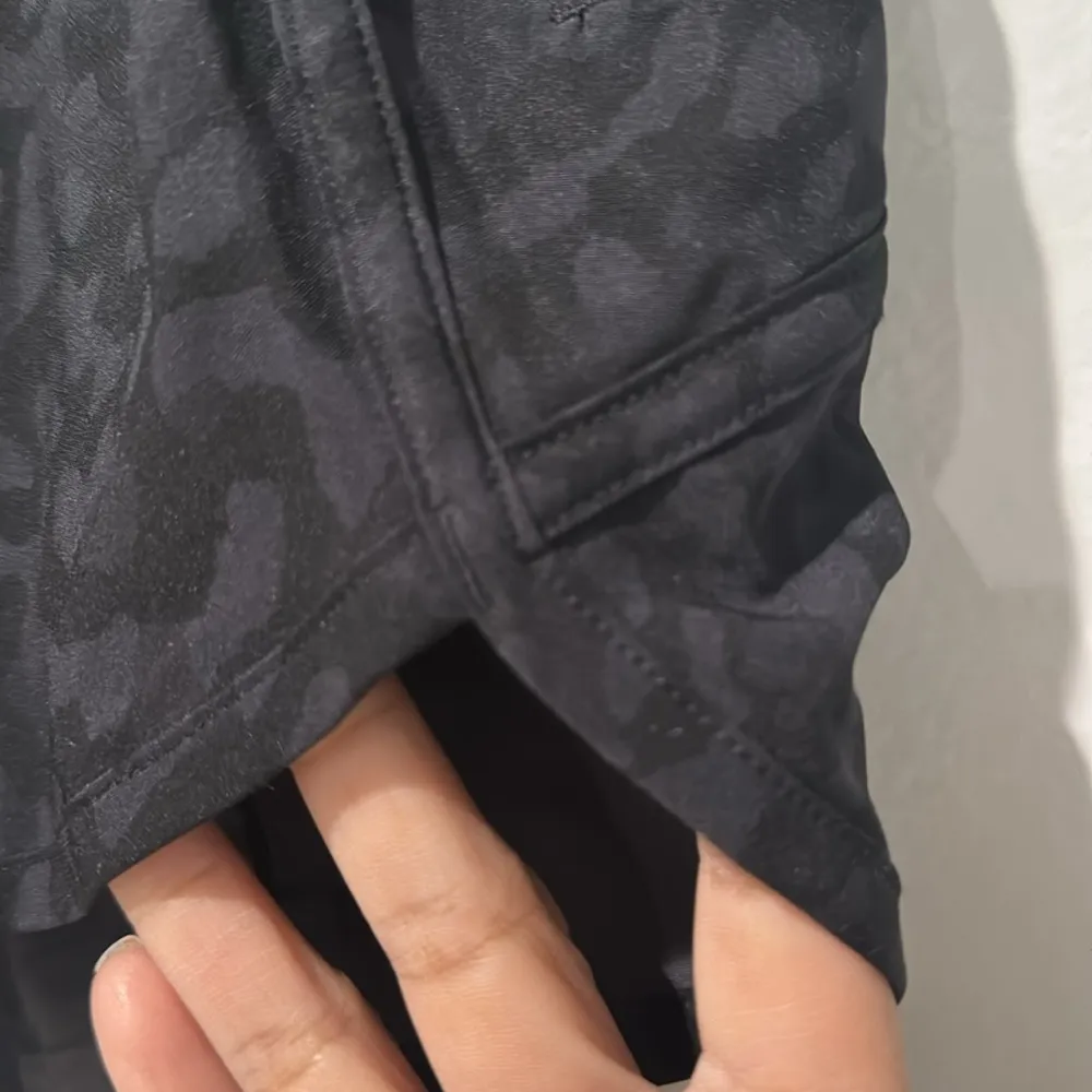 Lululemon Women's Hotty Hot Shorts Formation Camo Coal Running Training Sz10 - Image 7