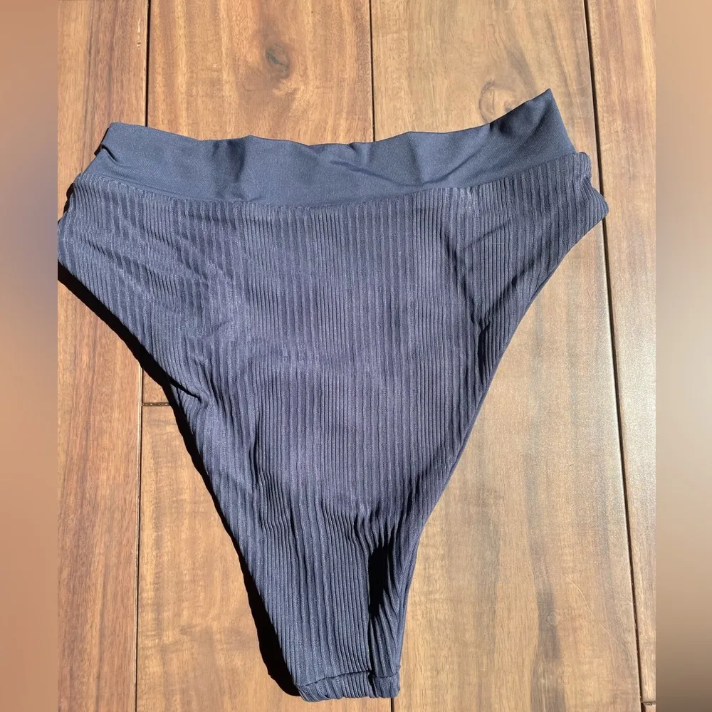 L Space Court Bitsy Bikini Bottom Size XS - Image 8