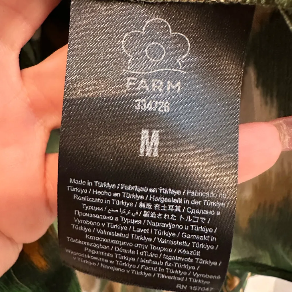 FARM Rio Pineapple Ikat Button Down Blouse Shirt Size Medium
M Like New! - Image 11