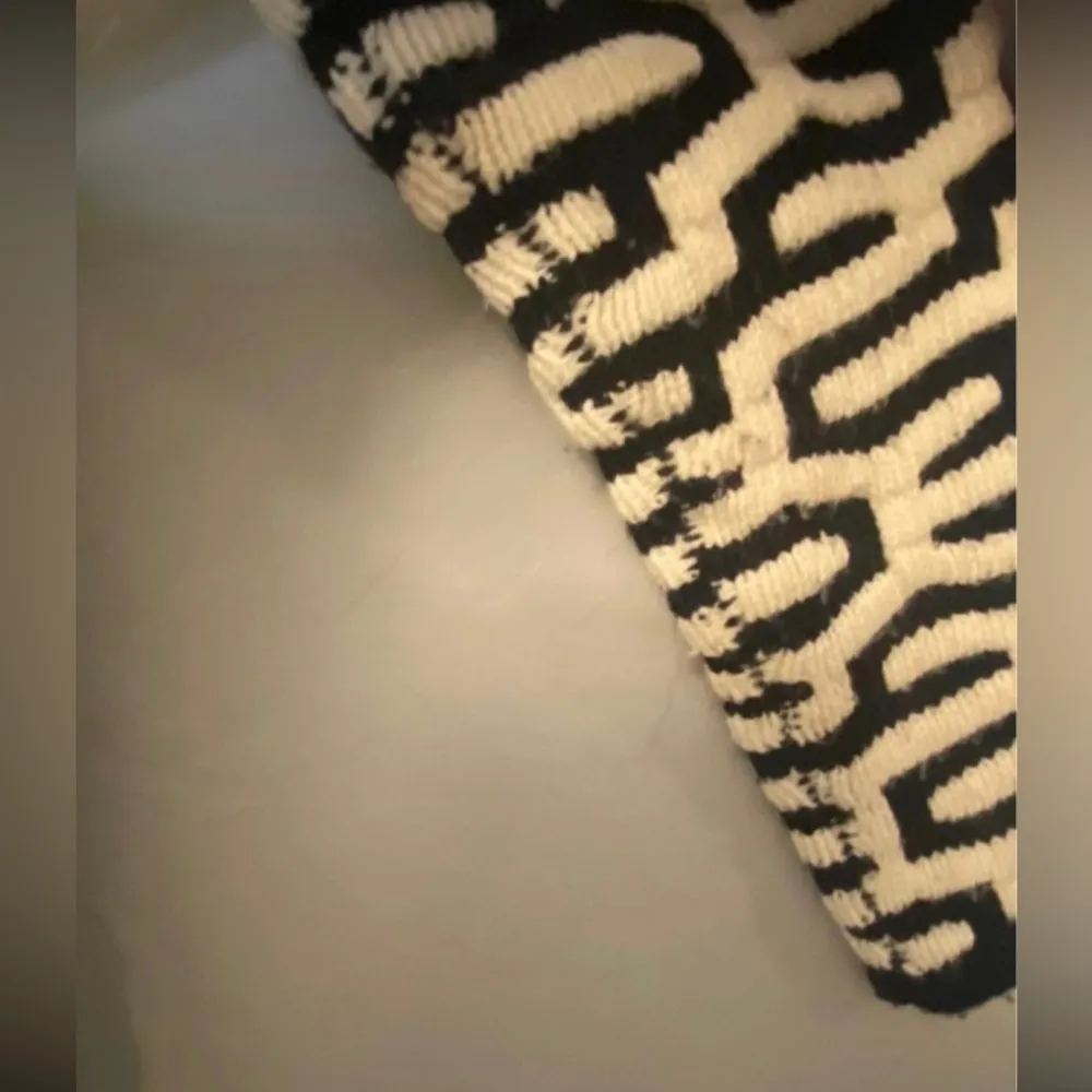 West 36th boutique black and white geometric open cardigan size small/medium - Image 6