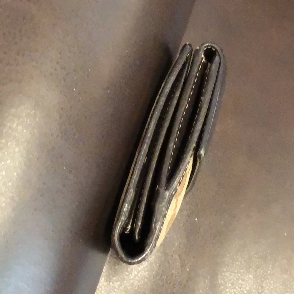 Authentic GUCCI GG Monogram Canvas Leather Heart Continental Full Length Wallet - Image 3