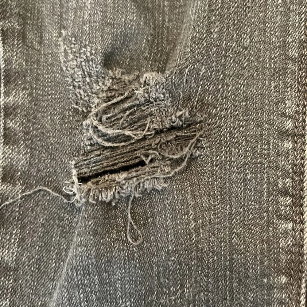 Eunina size 7 junior black distressed skinny jeans these are dark black EUC - Image 13