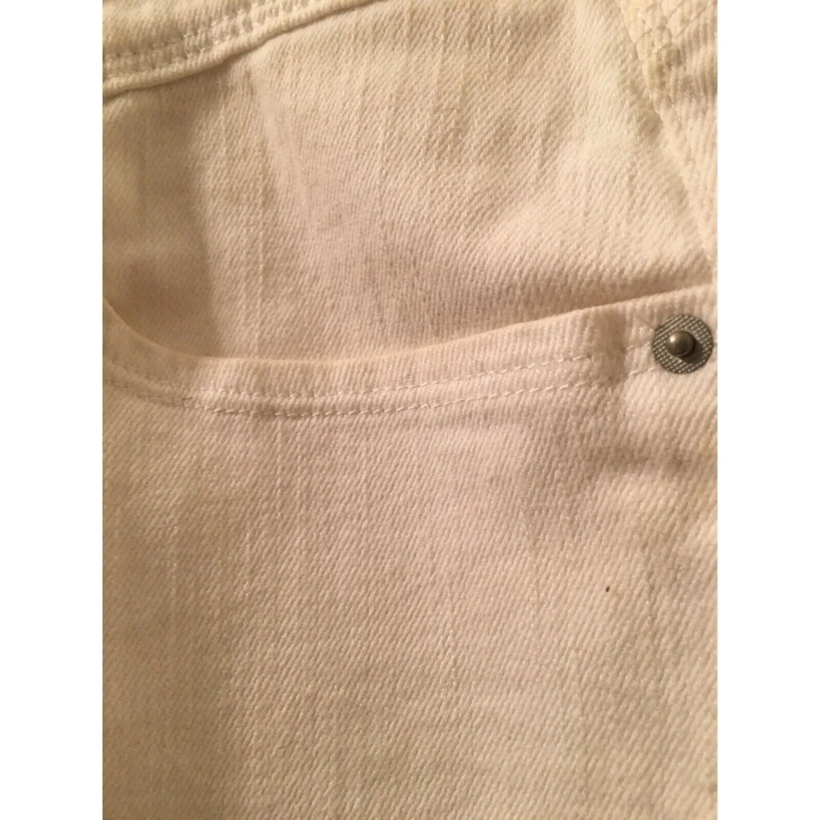 Levi's Women's White Denim Jean Shorts Pockets Size 14 - Image 5