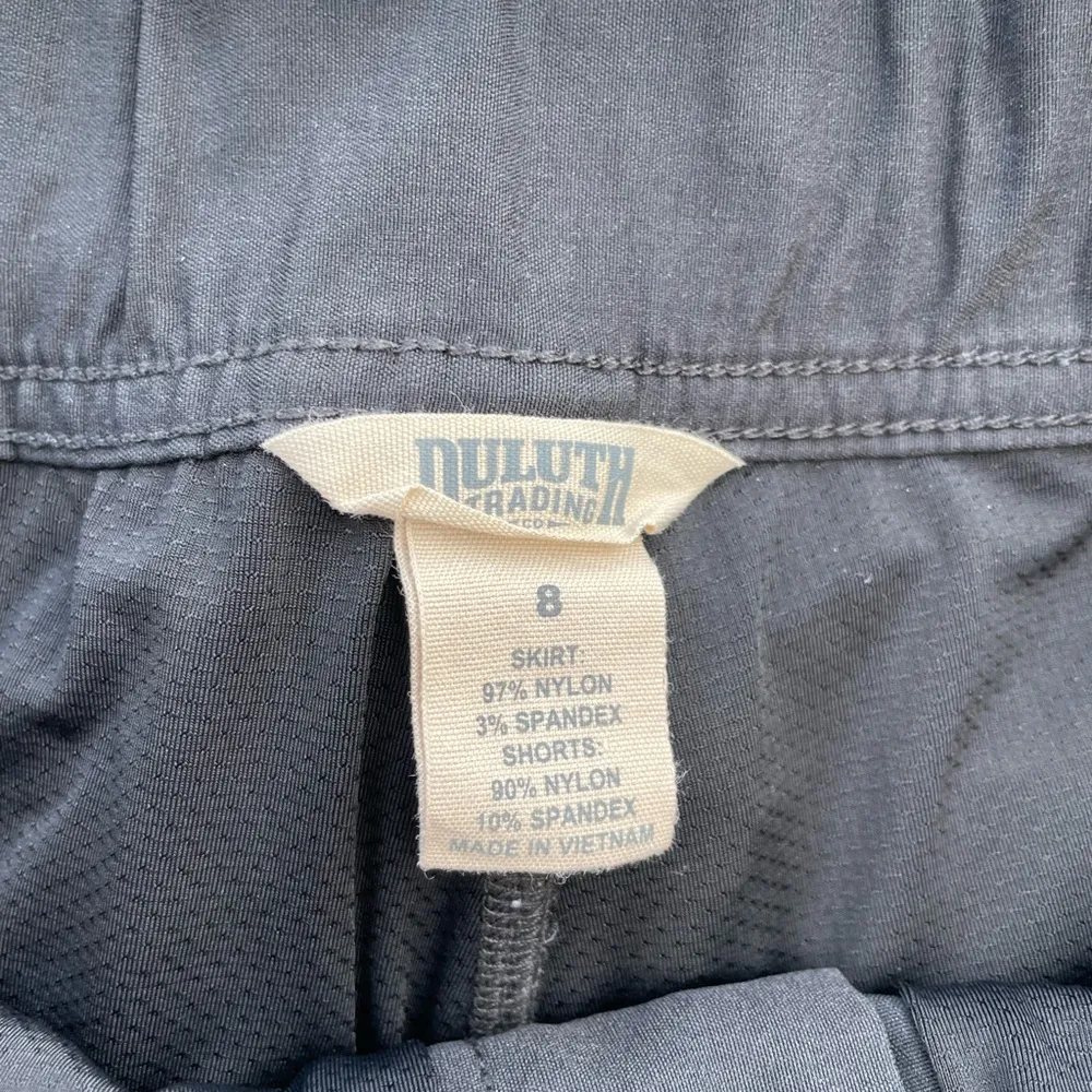 DULUTH TRADING CO Womens Size 8 black cargo utility skort camping outdoor hiking - Image 2