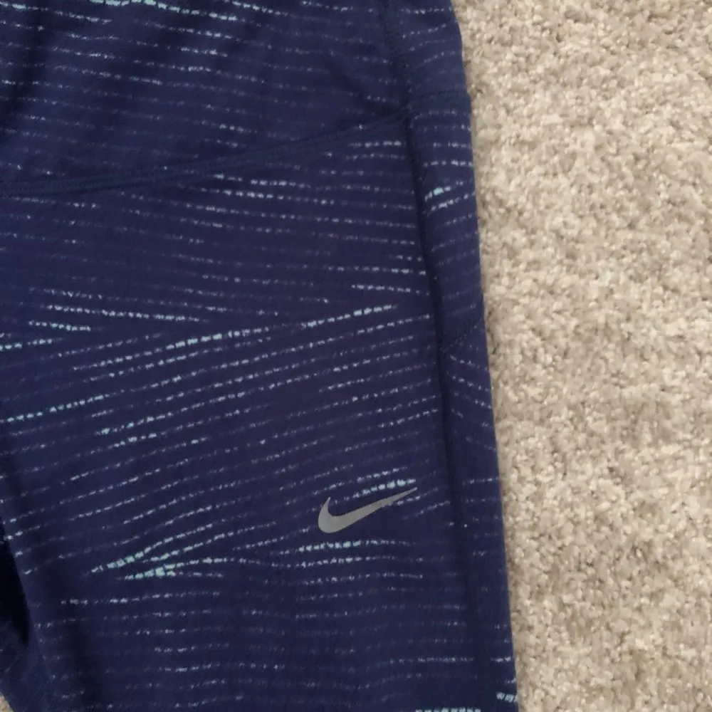 Nike dri-fit crop capri leggings, size small p - Image 10