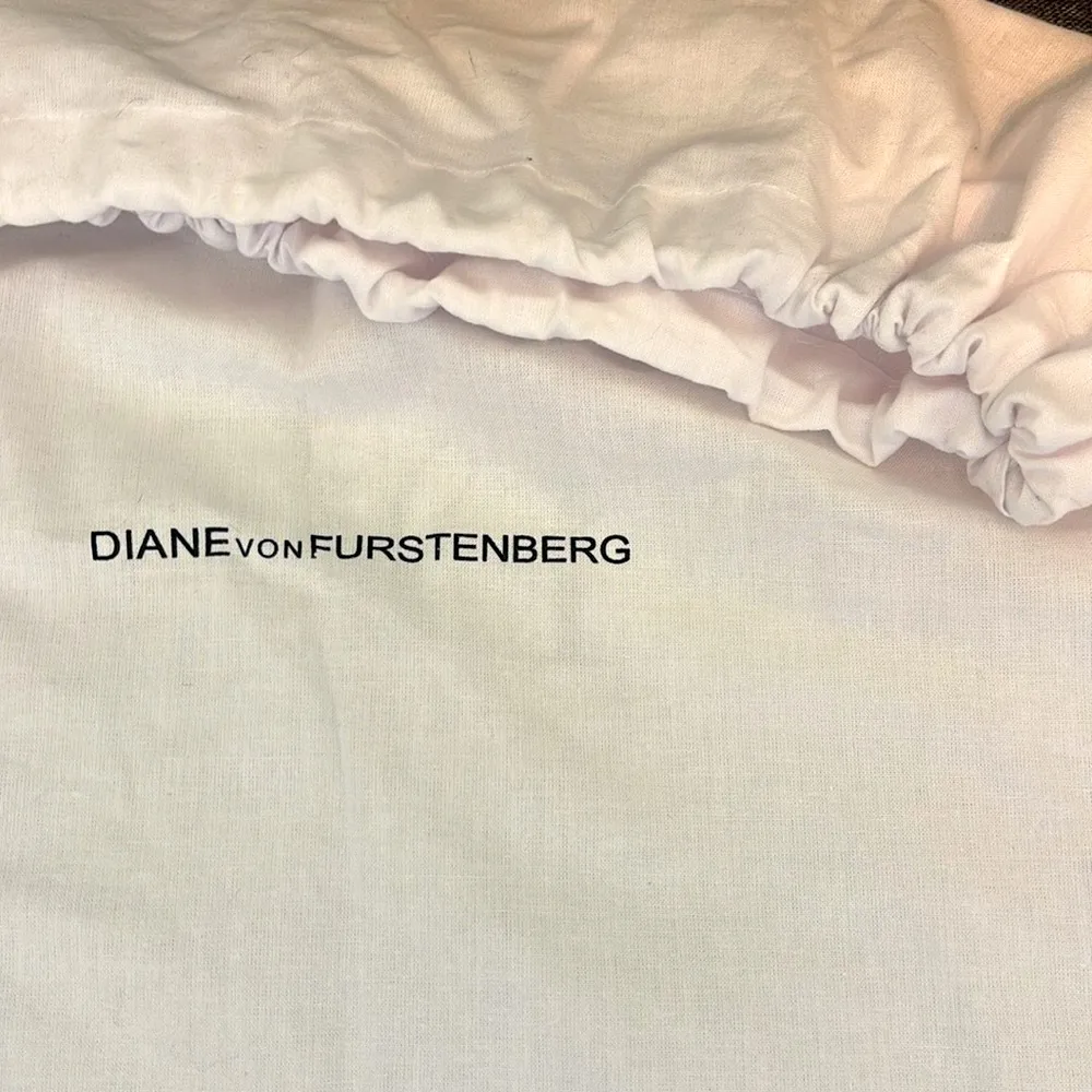 DVF White Dust Bag - Image 3
