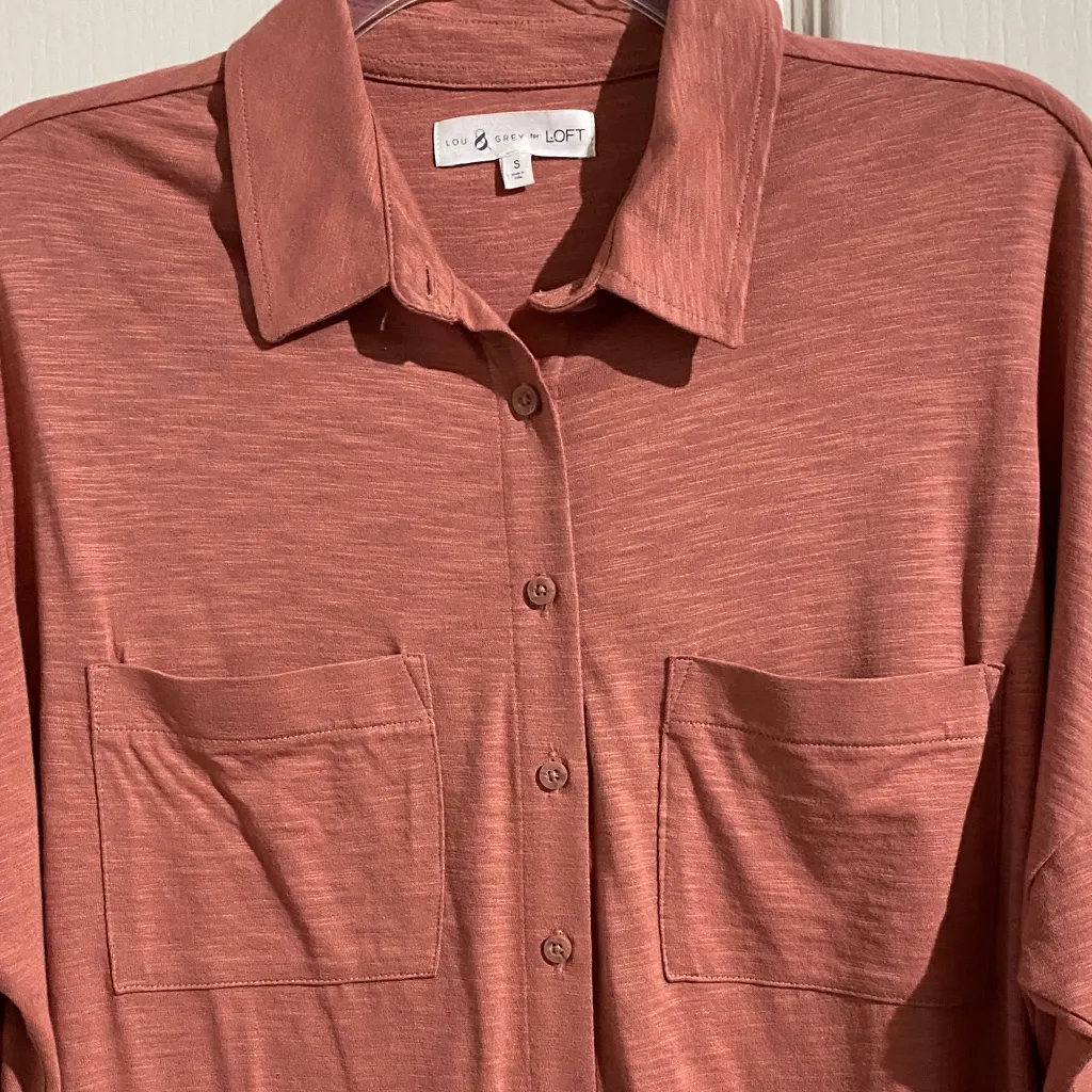 Lou & Grey Terracotta button down Shirt size Small - Image 4