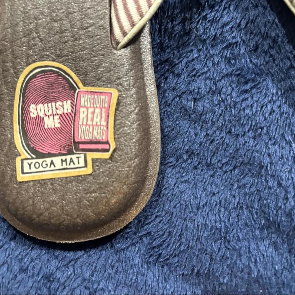 Sanuk Size 5  Tan and Cream Flip Flops - Image 3