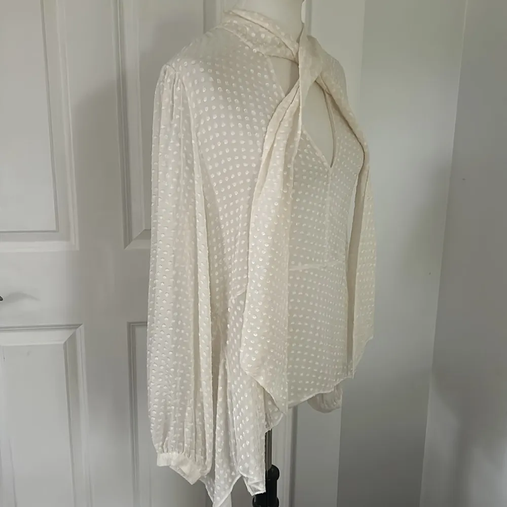 BCBGMaxAzria Cream Long Sleeve Tie Front Flowy Blouse - Image 4