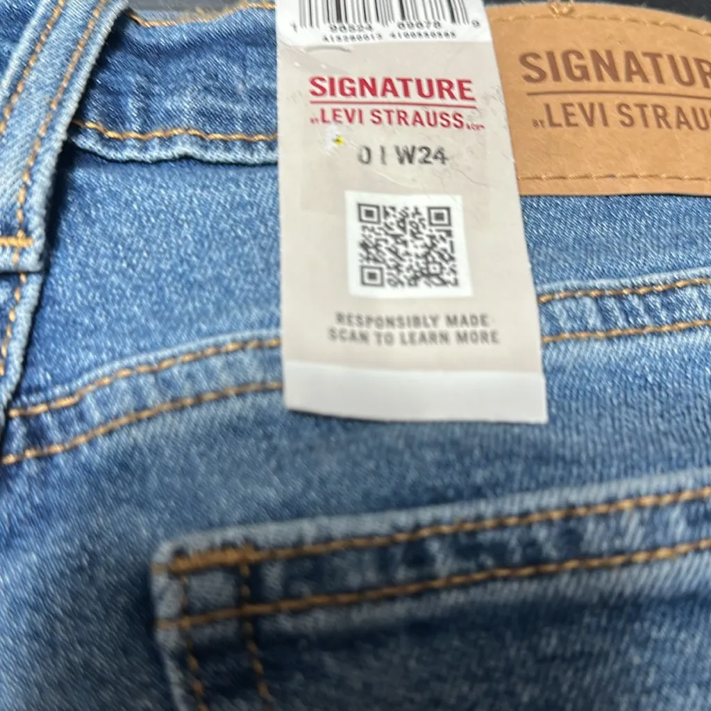 Signature by Levi Strauss Blue Heritage High Waist Denim Shorts - Image 4