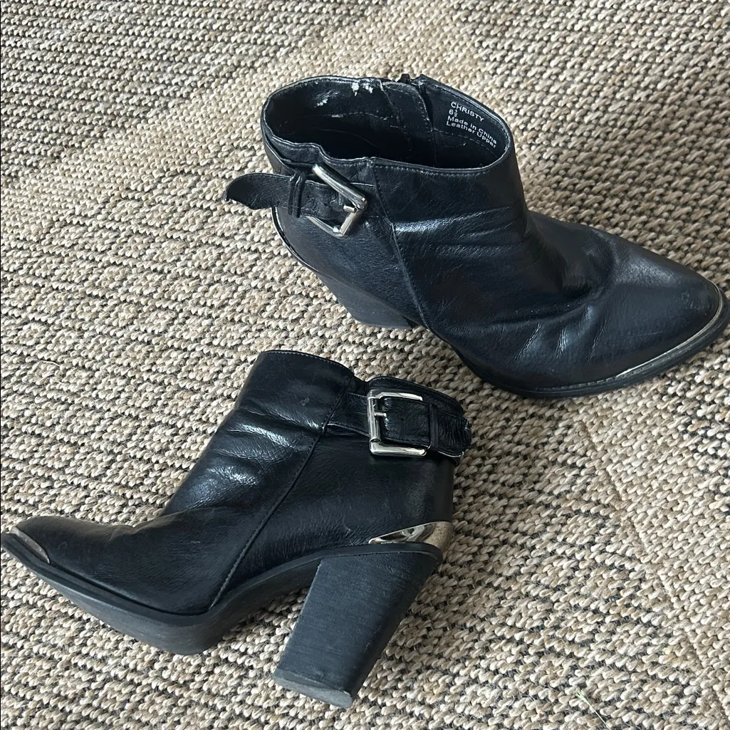 Yellow Box Christy Black Moto Leather Boots Metal Trim Buckle Heel Size 6.5 - Image 7