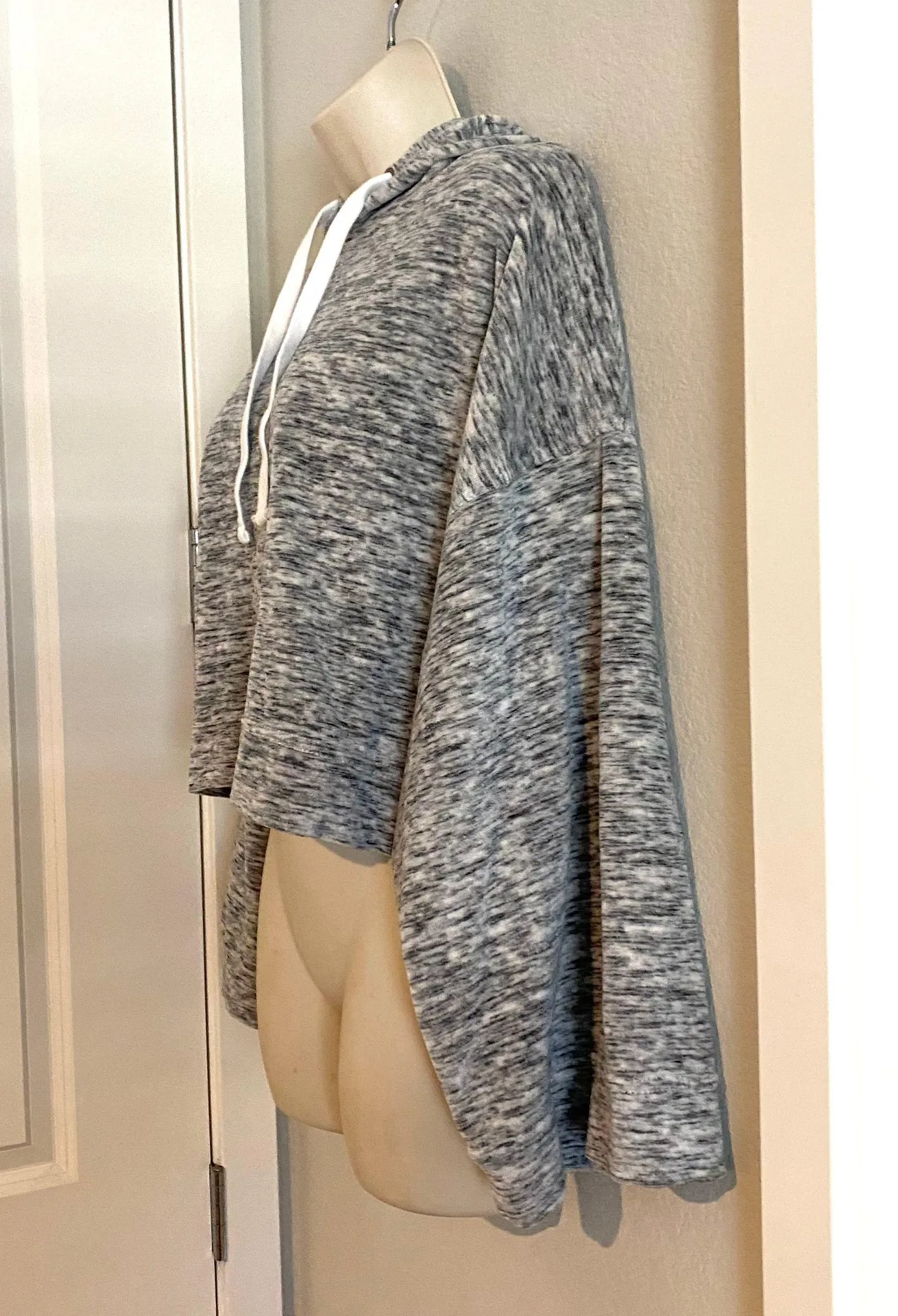 NWOT wide sleeved Mono B hoodie. Sz S/M - Image 2