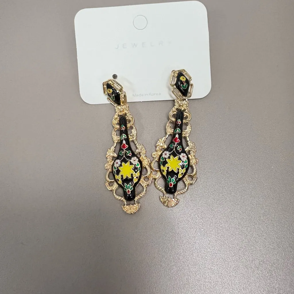 Vintage‎ Style Black Enamel Vase Earrings with Floral Relief Antique Look new Gold - Image 6