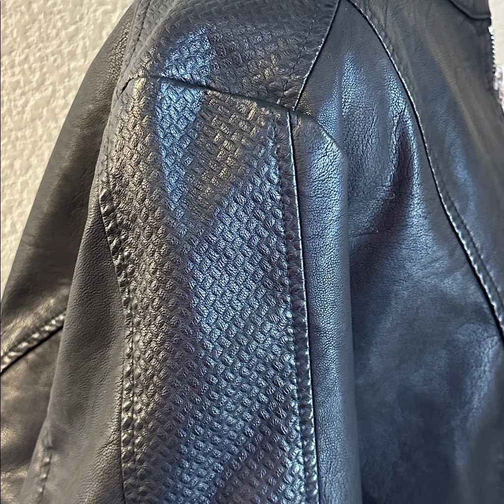 Baccini Black Faux Leather Women's Jacket - Image 4