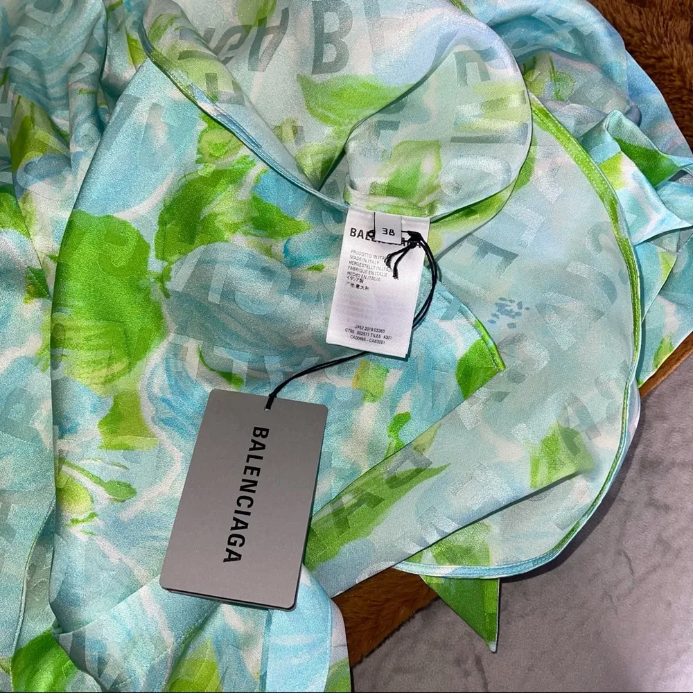 Balenciaga P ussy Floral Print Silk Jacquard Blouse in Blue - Image 11